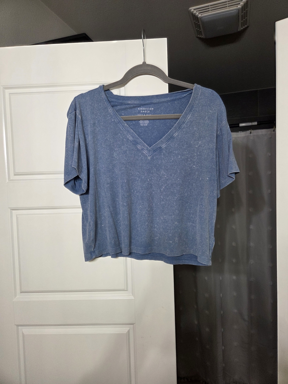 American Eagle Outfitters Washed Blue V‑Neck Cropped Tee